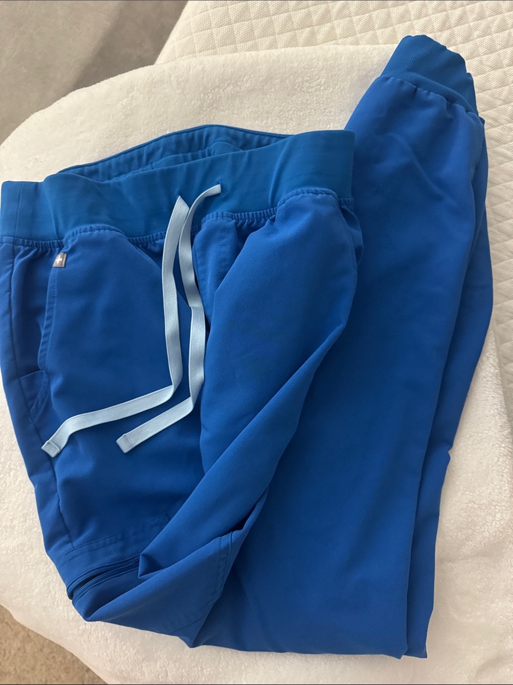Figs Women's Scrub Set in Royal Blue - Picture 4 of 5
